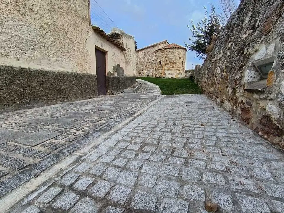  obras entorno de iglesia Santiago de los Caballeros (2)