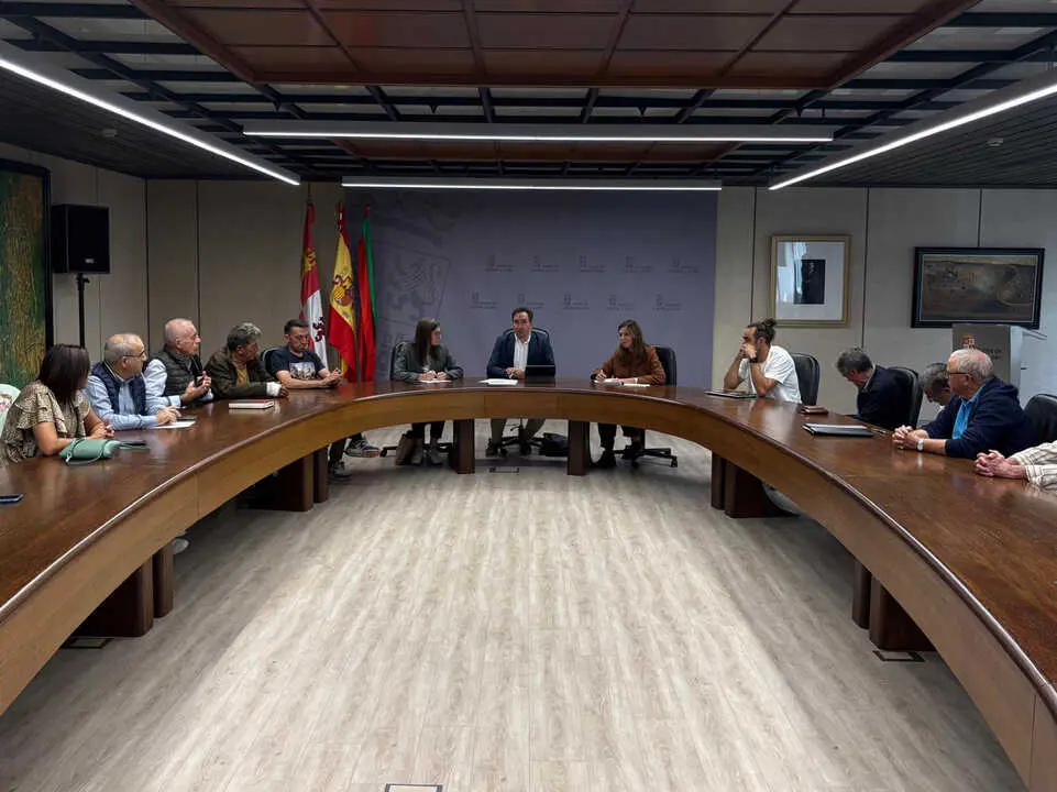 El director general de Desarrollo Rural, Jorge Izquierdo, mantiene una reunión con responsables municipales de la provincia de Zamora