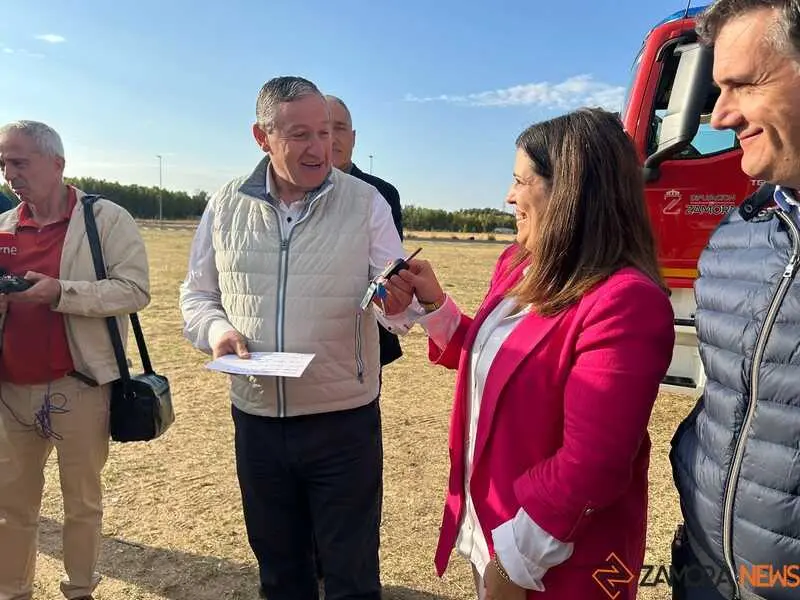 entrega camión de bomberos de la Diputación de Zamora_4