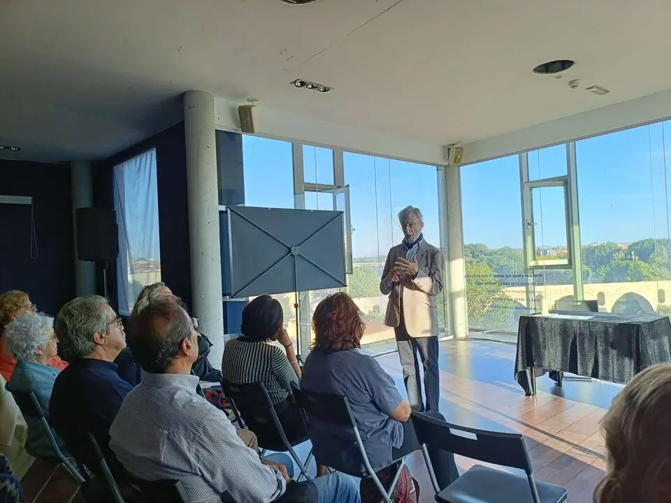 Fidel Delgado, durante su conferencia en la Alhóndiga