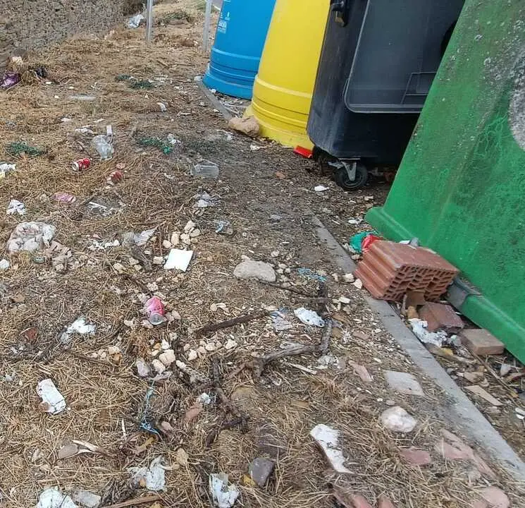 Zamora sí denuncia la falta de limpieza en el Barrio de   Carrascal