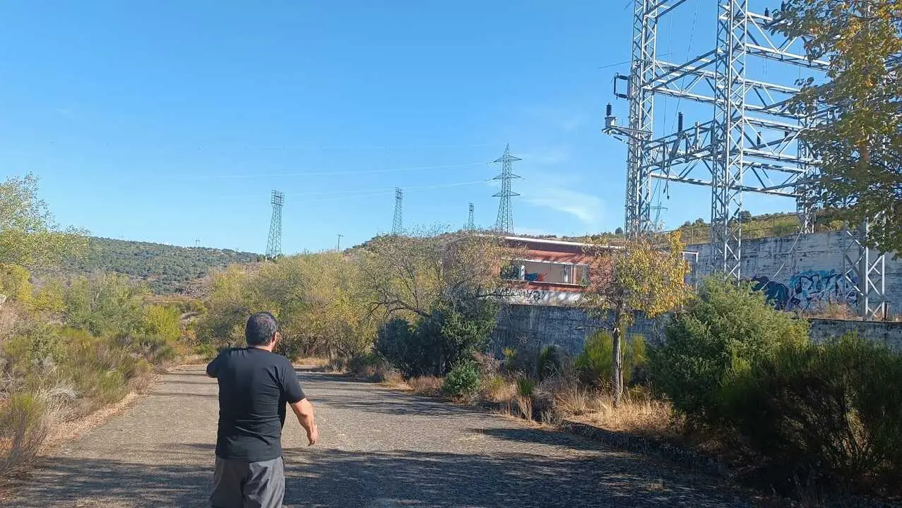 Torretas de la central nuclear incabada en Moral de Sayago