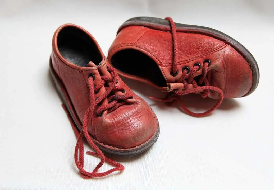 zapatos niños - archivo