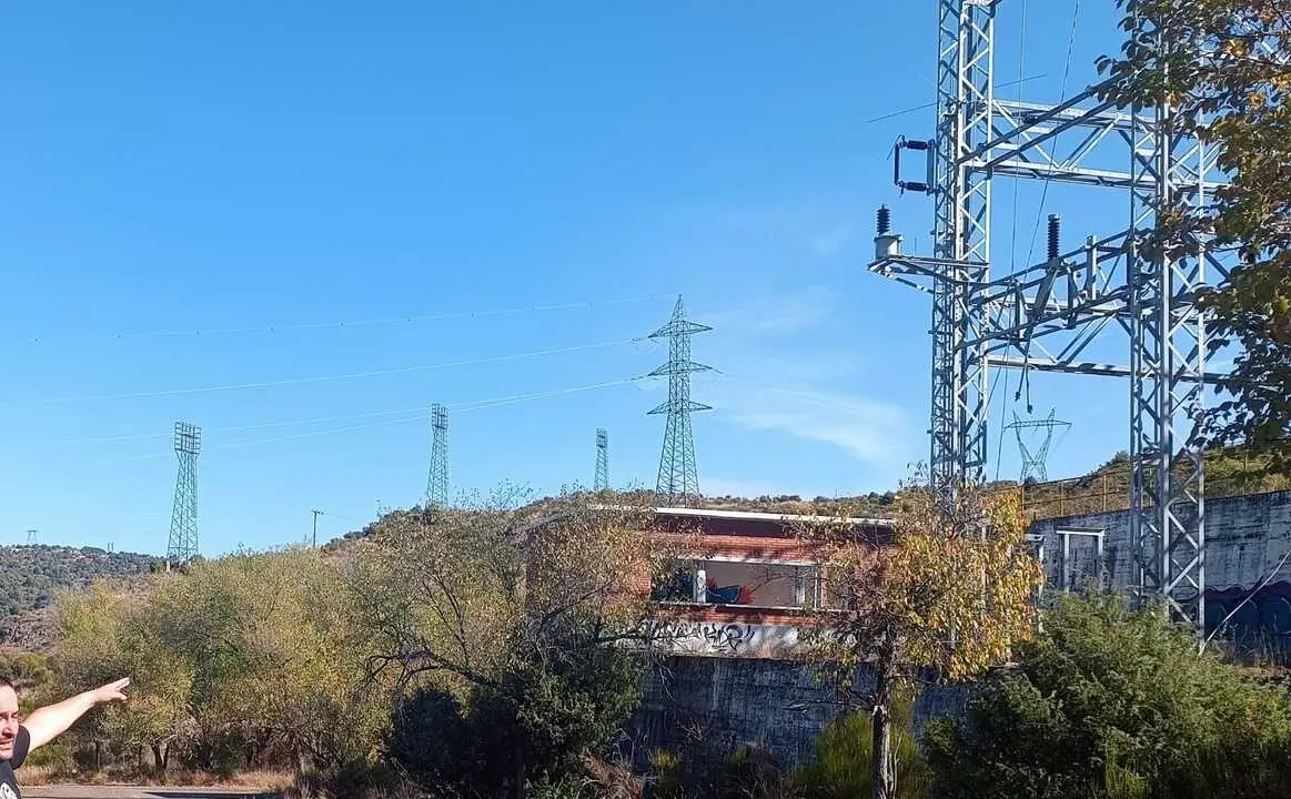 
Puertas de cierre de la central nuclear inacabada en Moral de Sayago
