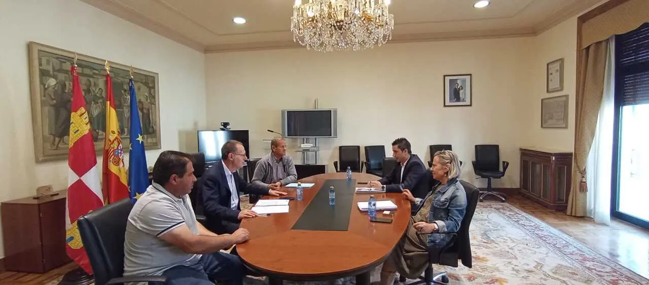 Ángel Blanco y José Miguel Bermejo, alcalde de Corrales del Vino