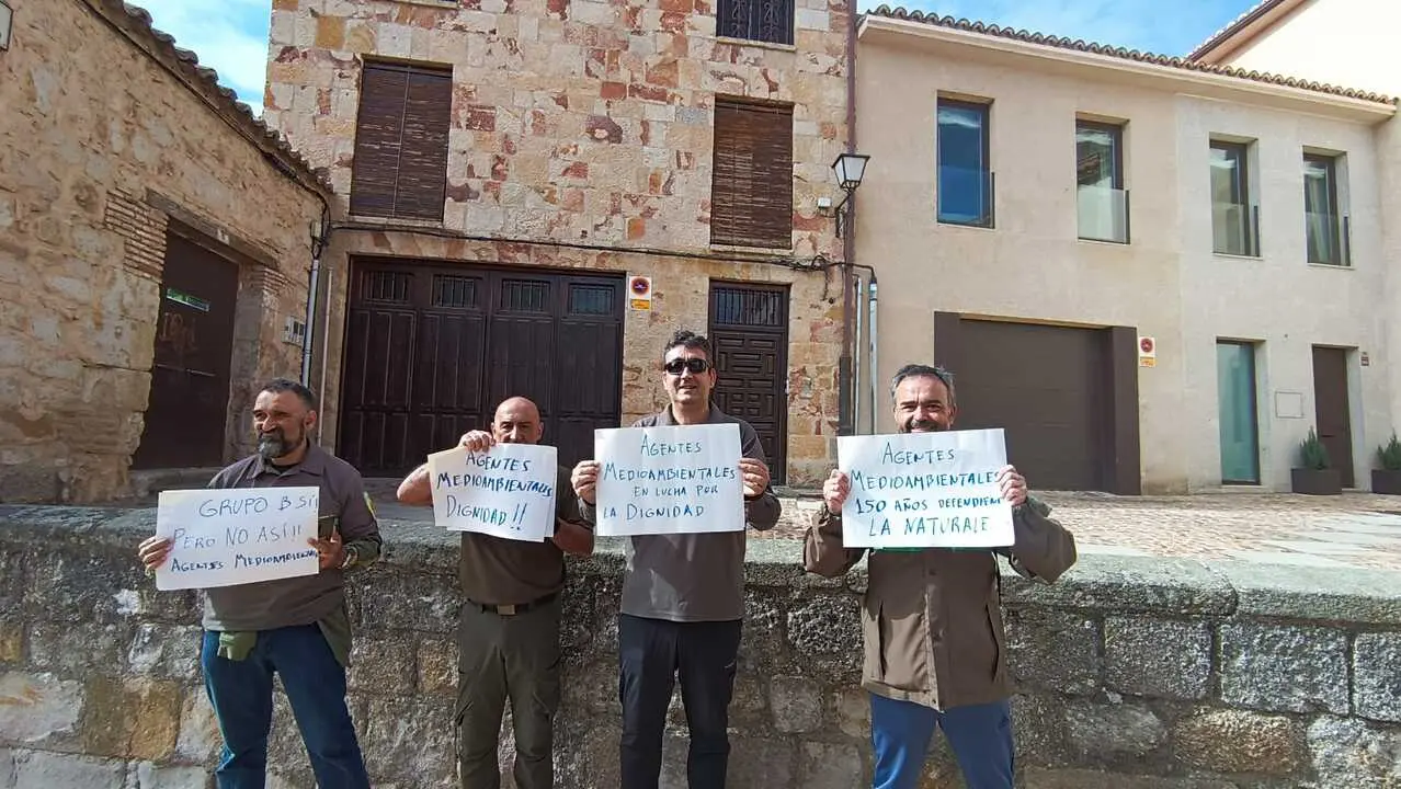 Agentes Mediambientales protestan por los incendios