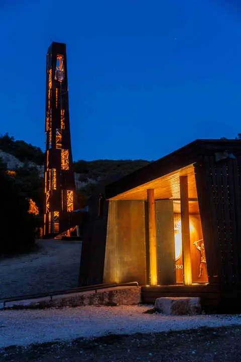 2025-10-23.- La capilla de San Olav brilla gracias a la Fundación Iberdrola I
