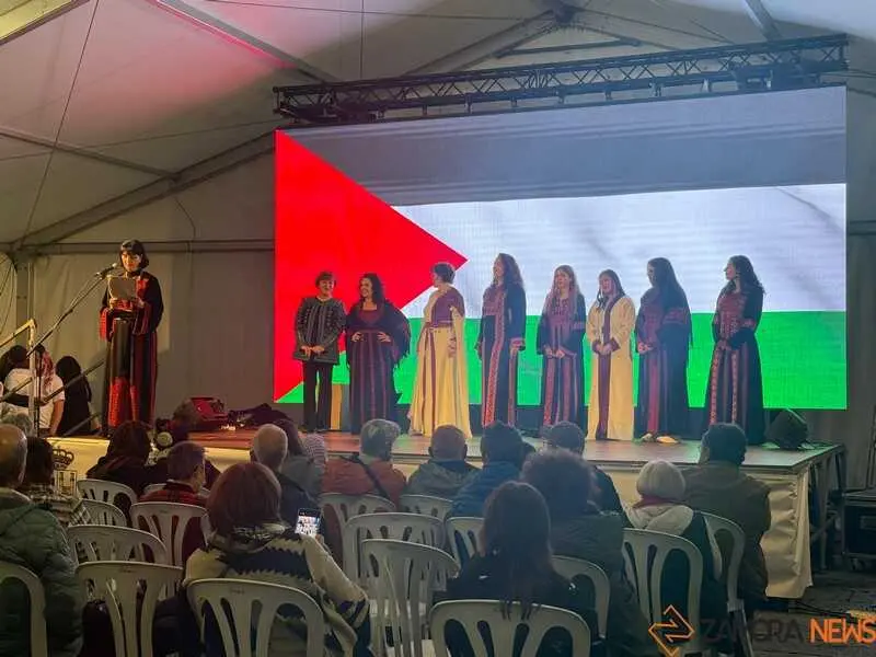 desfile trajes tradicionales de Palestina
