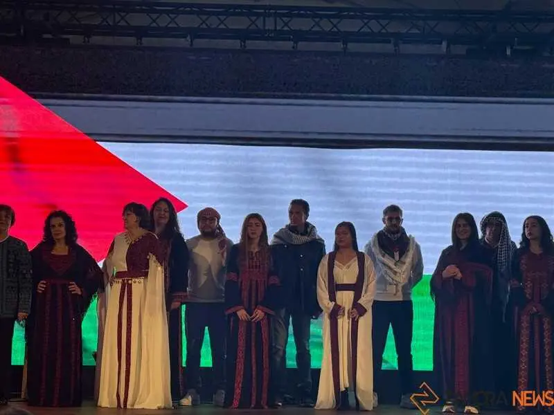 desfile trajes tradicionales de Palestina _11