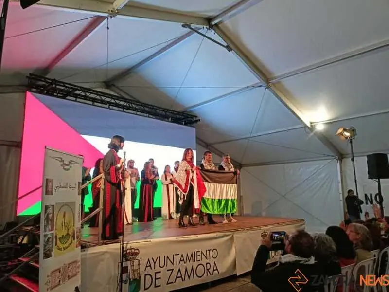desfile trajes tradicionales de Palestina _13