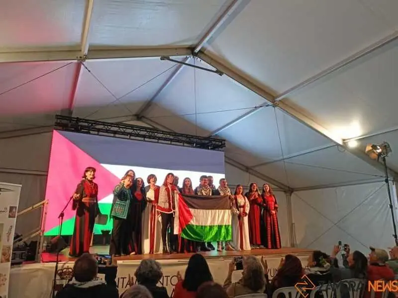 desfile trajes tradicionales de Palestina _17