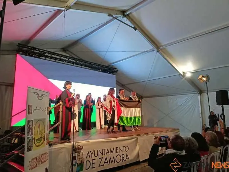 desfile trajes tradicionales de Palestina _19