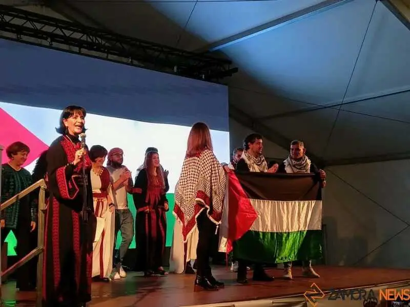 desfile trajes tradicionales de Palestina _20
