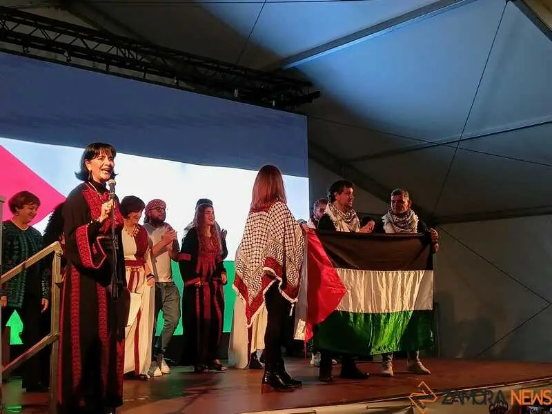 desfile trajes tradicionales de Palestina _21