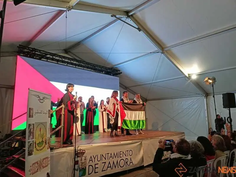 desfile trajes tradicionales de Palestina _23