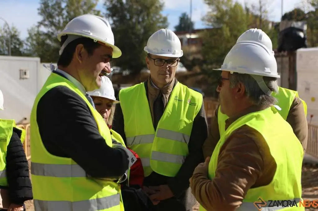 Quiñones visita obras de viviendas en Zamora _3