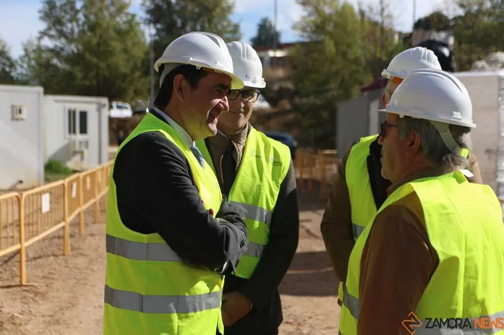 Quiñones visita las obras de viviendas en Zamora