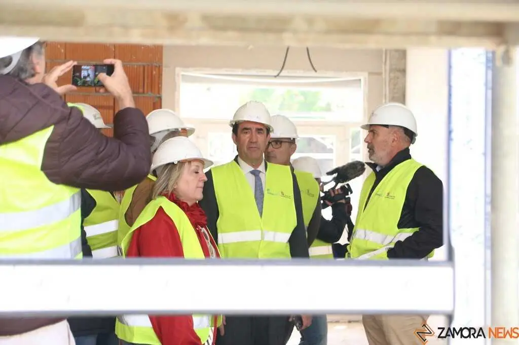 Quiñones visita obras de viviendas en Zamora _12