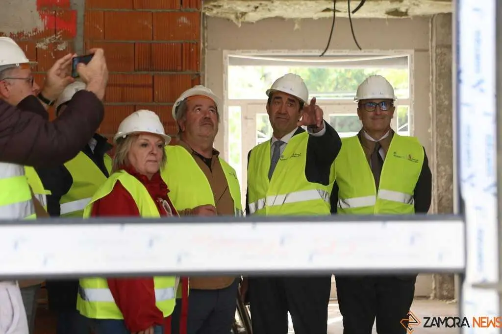Quiñones visita obras de viviendas en Zamora _13
