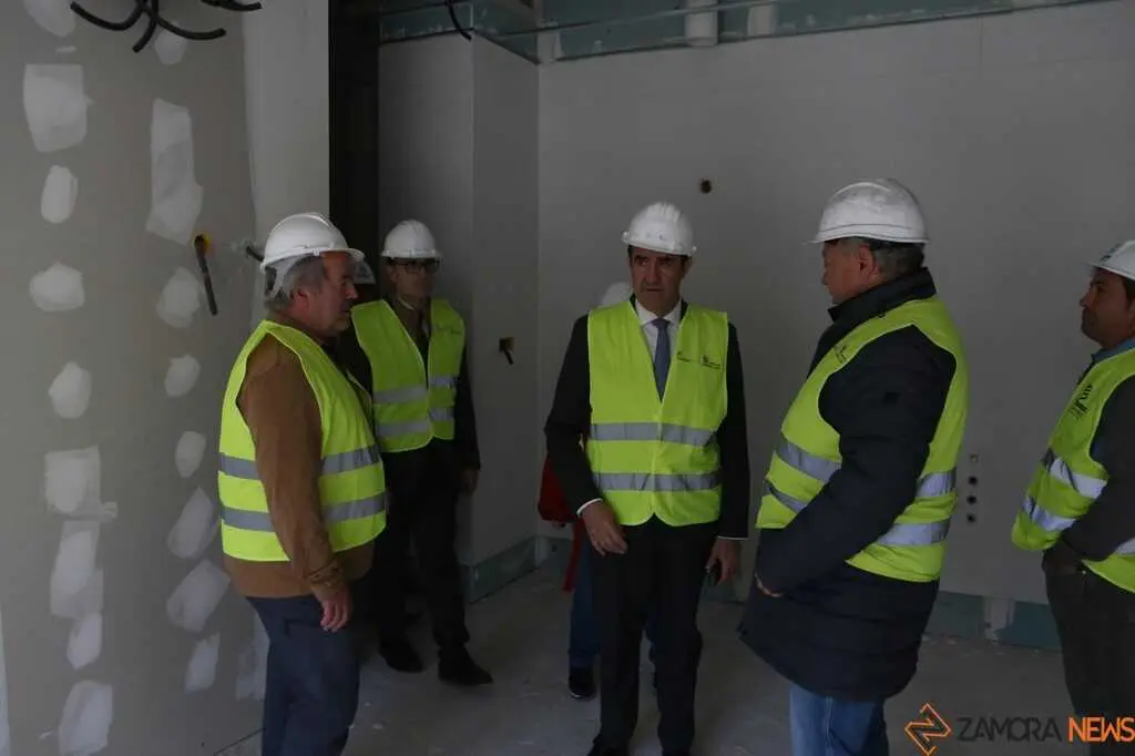 Quiñones visita obras de viviendas en Zamora _15