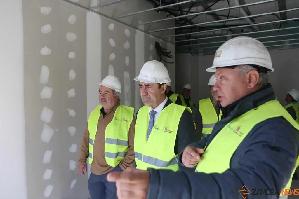 Quiñones visita obras de viviendas en Zamora _17