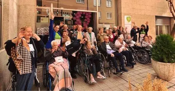 Marcha contra el cáncer residencia DomusVi Puerta Nueva