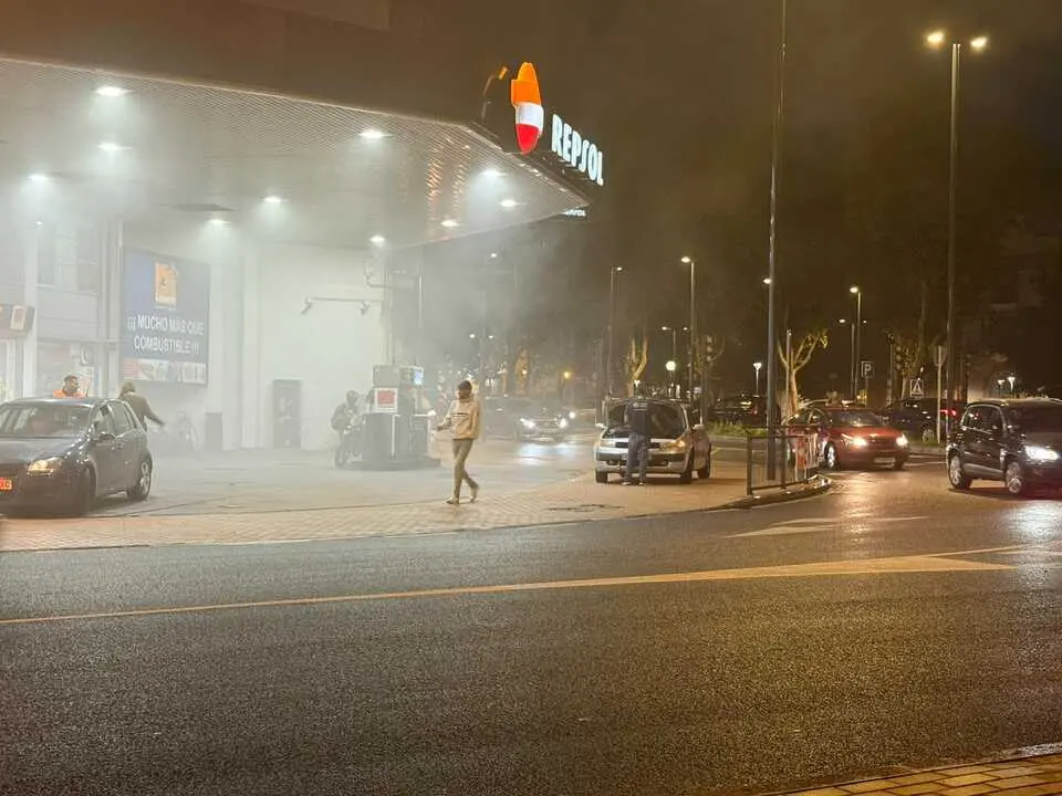 Un vehículo sufre una explosión en el centro de Zamora