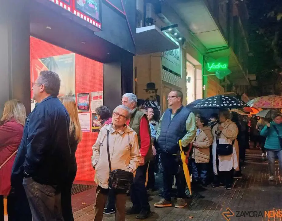 Cola Multicines Zamora _2