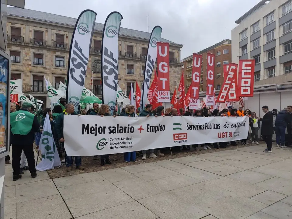 Concentración sindicatos frente a la Subdelegación del Gobierno.1