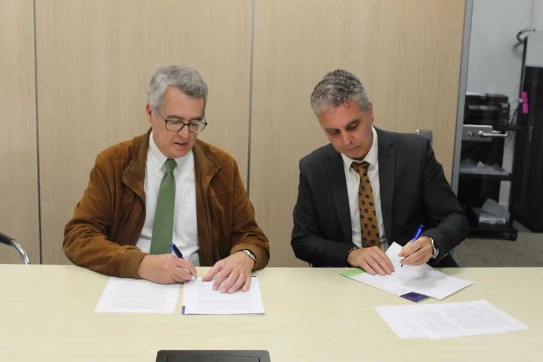 fotografía firma dmd Asociación Española de Consumidores 