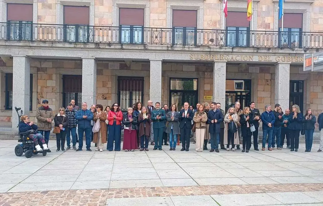 Minuto de silencio por dos nuevos casos de violencia machista