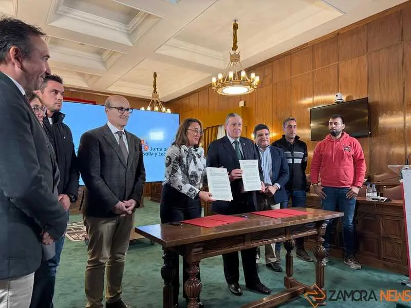 El presidente de la Diputación de Zamora, Javier Faúndez Domínguez, y la consejera de Agricultura, Ganadería y Desarrollo Rural de la Junta de Castilla y León, María González Corral_3