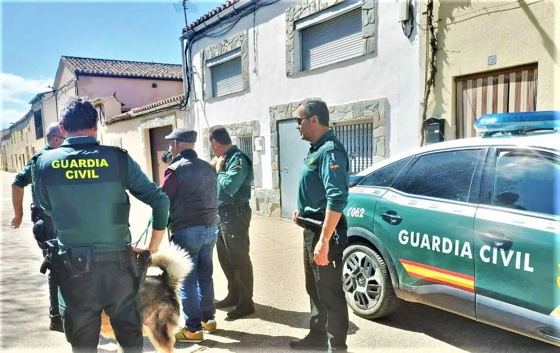 Guardia Civil auxilio a mayores octubre