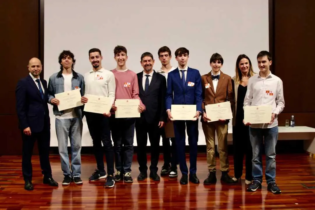 alumnos y alumnas ganadores