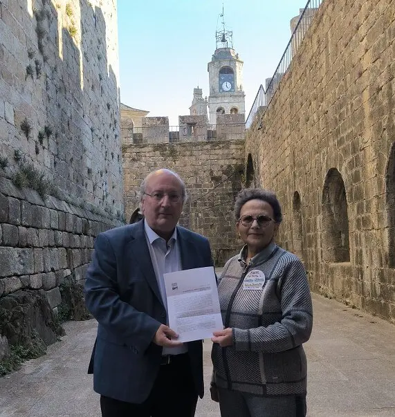 Acto de entrega de la carta por parte de Mayte Mato como integrante y en representación de la Plataforma Viajeros Jodidos Sanabria AV