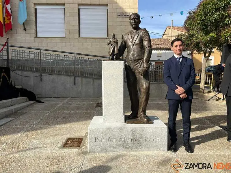 Coreses inaugura la estatua de hijo predilecto, Ramón Álvarez