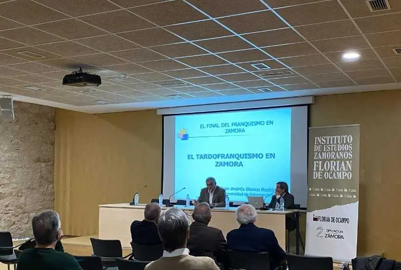 Conferencia sobre el franquismo en Zamora