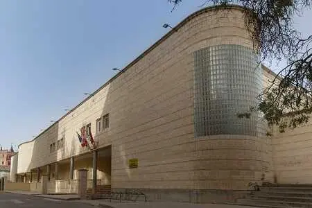 Exterior de la piscina de Los Almendros