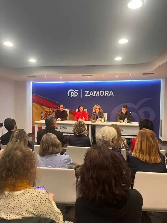 Reunión PP Zamora con colectivos Educación