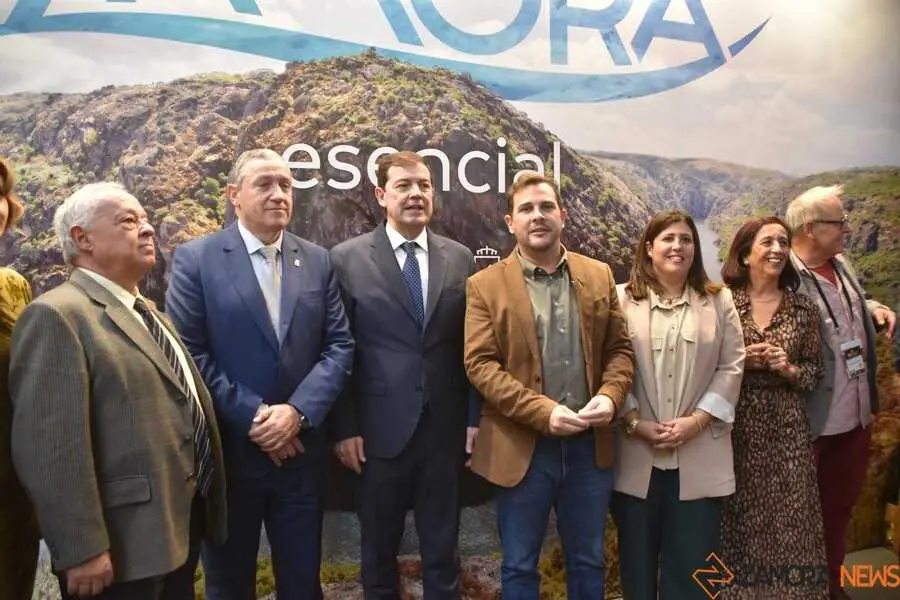 Mañueco visita el stand de Zamora en Intur _5