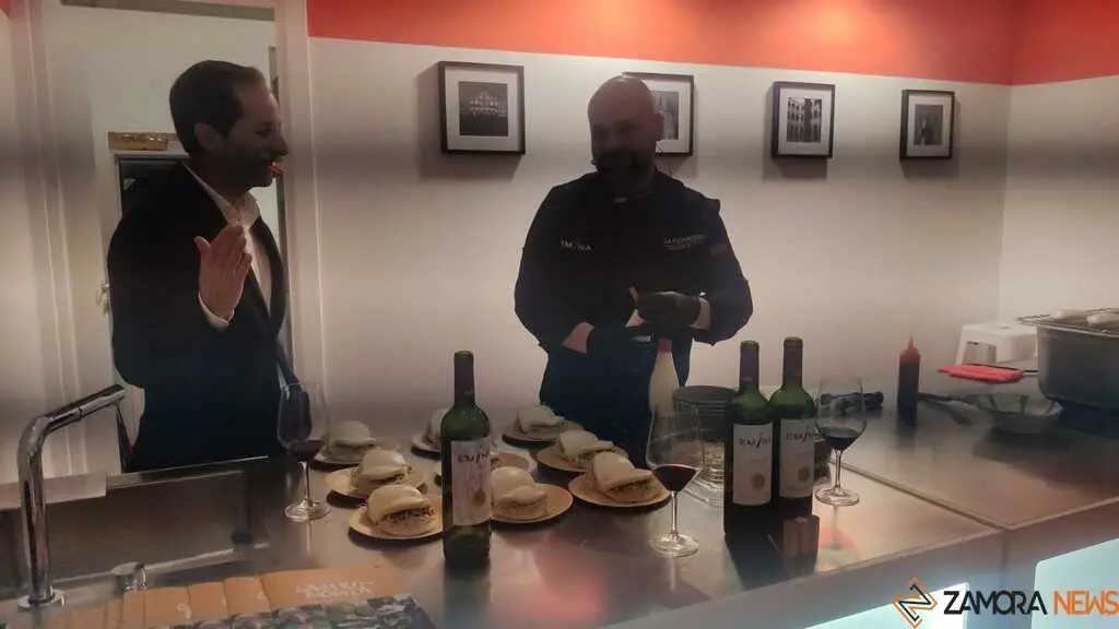 Gran ambiente en INTUR Domingo _6