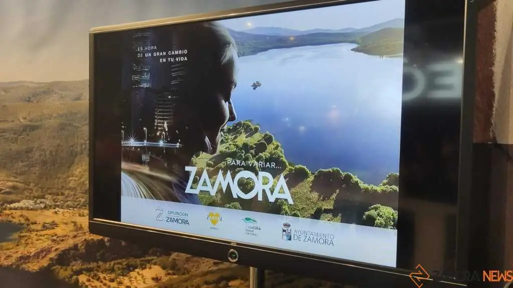 Gran ambiente en INTUR Domingo _16