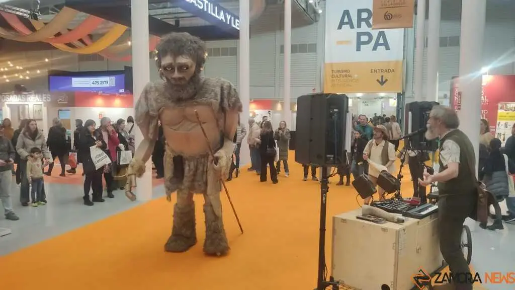 Gran ambiente en INTUR Domingo_30