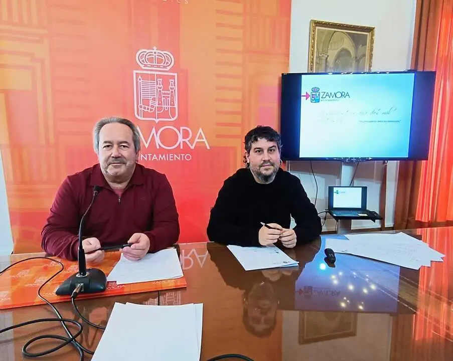 El alcalde y el concejal Diego Bernardo, en la presentación de los Presupuestos