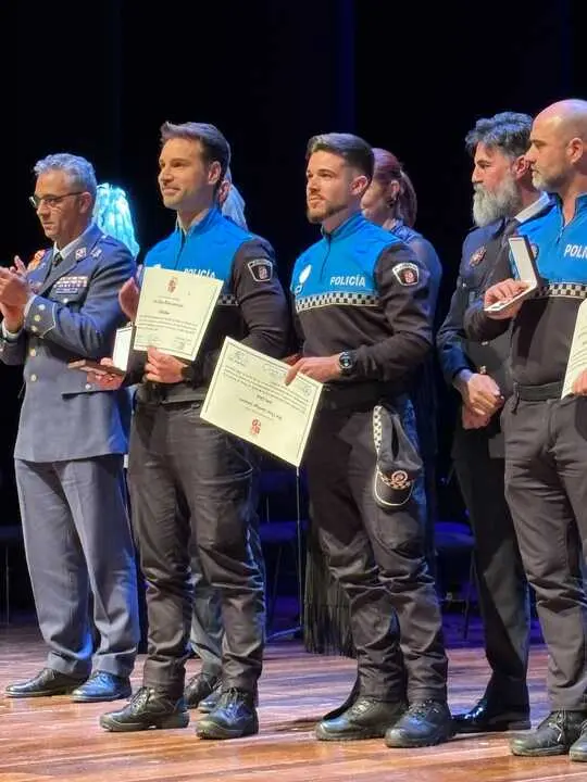 entrega de medallas Policía Local. IMAGEN CEDIDA (2)