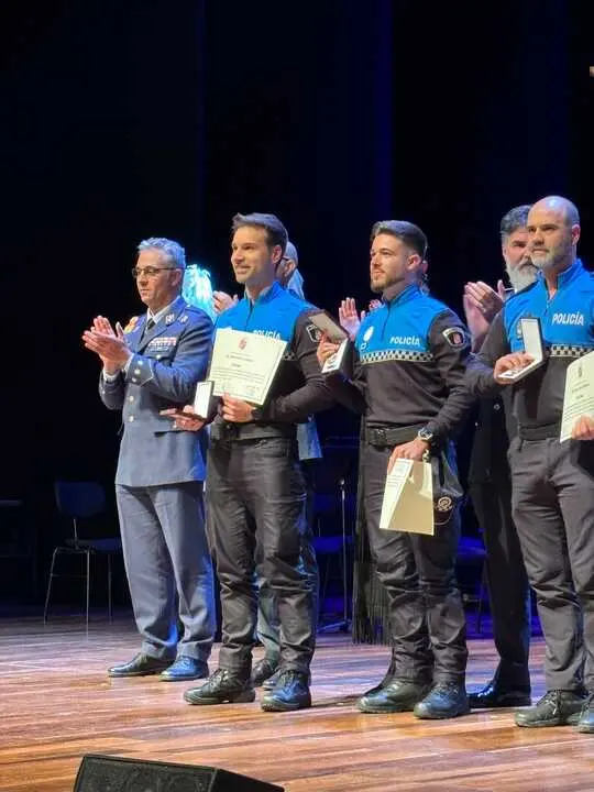 entrega de medallas Policía Local. IMAGEN CEDIDA (3)