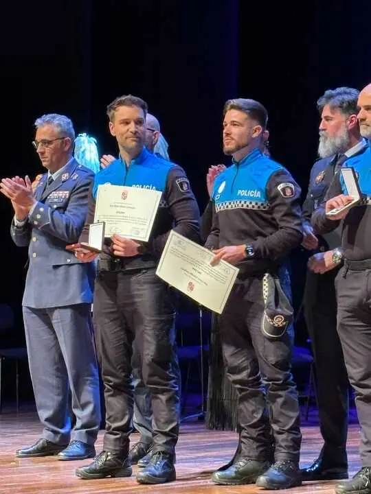 entrega de medallas Policía Local. IMAGEN CEDIDA (4)