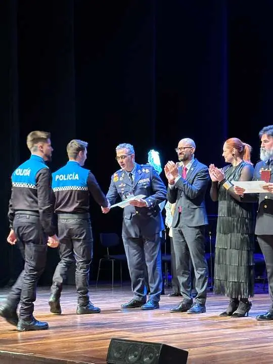 entrega de medallas Policía Local. IMAGEN CEDIDA (5)