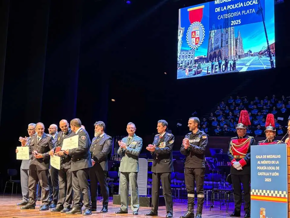 entrega de medallas Policía Local. IMAGEN CEDIDA (8)
