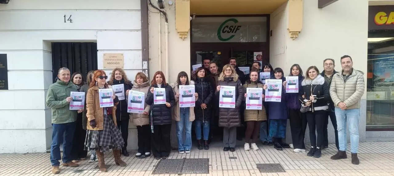 CSIF Zamora realiza una concentración simbólica para celebrar el 25N